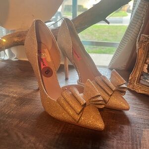 Betsey Johnson Bow Heels!